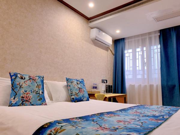 Suzhou Jade Snow Lodge : photo 5 de la chambre chambre lit king-size - vue sur rivière