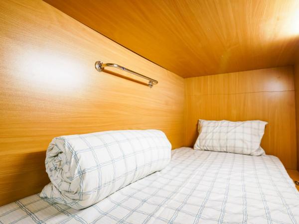 Urban Nomads Pods Parkview CoLive and CoWork : photo 10 de la chambre dortoir féminin 4 lits