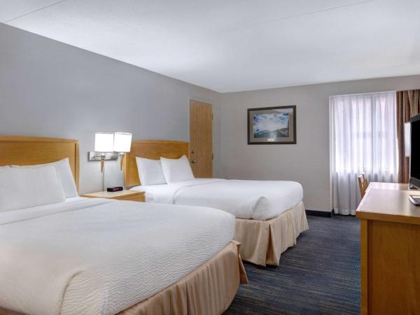 Days Inn by Wyndham Niagara Falls Near The Falls : photo 2 de la chambre chambre 2 lits queen-size - non-fumeurs