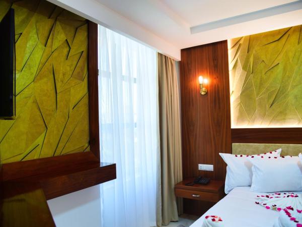 MIRANDA HOTEL - Tanger : photo 7 de la chambre chambre lit queen-size deluxe