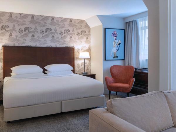 Delta Hotels by Marriott York : photo 2 de la chambre chambre lit king-size supérieure avec canapé-lit