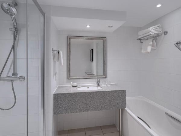 Delta Hotels by Marriott York : photo 6 de la chambre large king room with balcony or patio 