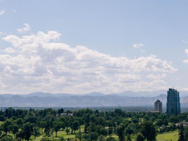 Hotel Clio, a Luxury Collection Hotel, Denver Cherry Creek : photo 5 de la chambre chambre lit king-size - vue sur montagne
