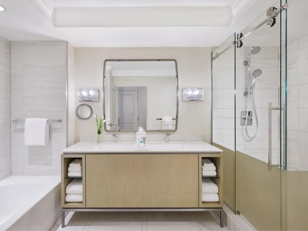 Hotel Clio, a Luxury Collection Hotel, Denver Cherry Creek : photo 6 de la chambre chambre de luxe avec lit king-size et vue sur la cour