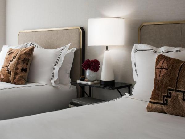 The Talbott Hotel : photo 6 de la chambre chambre 2 lits queen-size - vue