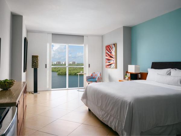 The Westin Resort & Spa Cancun : photo 1 de la chambre chambre lit king-size - vue sur lagon