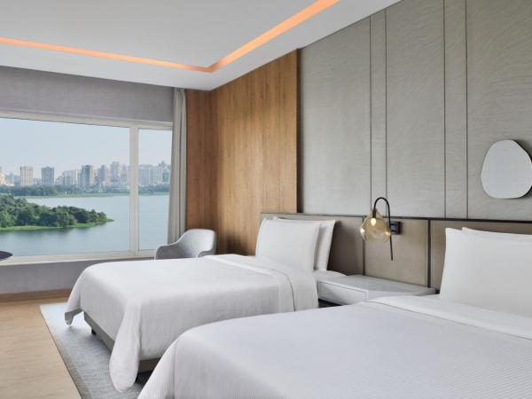 The Westin Mumbai Powai Lake : photo 10 de la chambre larger guest 2 double bed room- lake view