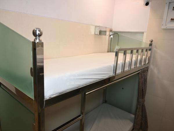 Sagar Dormitory Andheri - Nearest to Andheri Railway Station West : photo 5 de la chambre lits superposés dans dortoir masculin