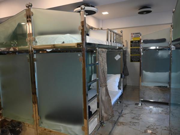 Sagar Dormitory Andheri - Nearest to Andheri Railway Station West : photo 6 de la chambre lits superposés dans dortoir masculin
