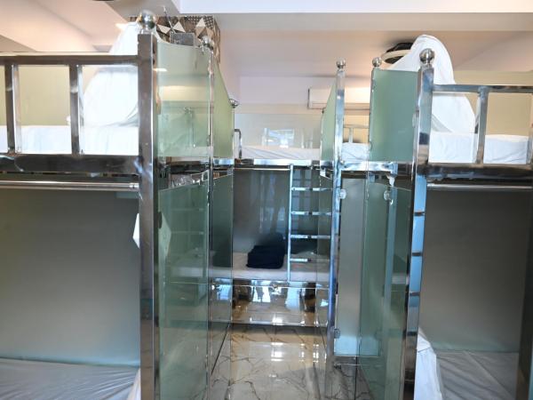 Sagar Dormitory Andheri - Nearest to Andheri Railway Station West : photo 8 de la chambre lits superposés dans dortoir masculin