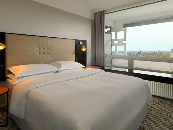 Four Points by Sheraton Munich Arabellapark : photo 3 de la chambre suite exécutive lit king-size