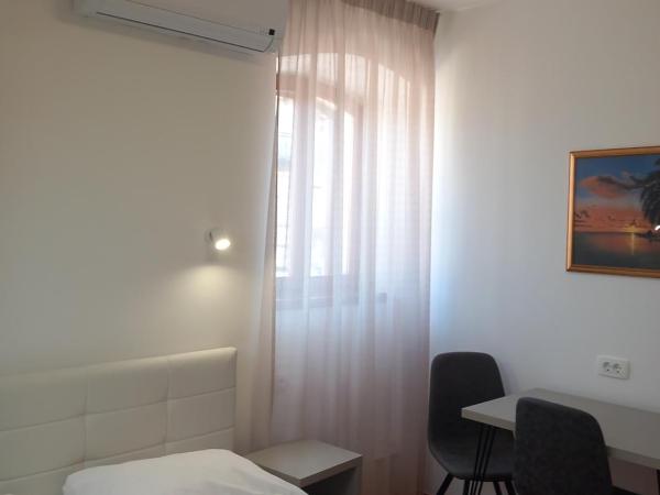 Marjan apartment & rooms : photo 2 de la chambre chambre double avec salle de bains commune