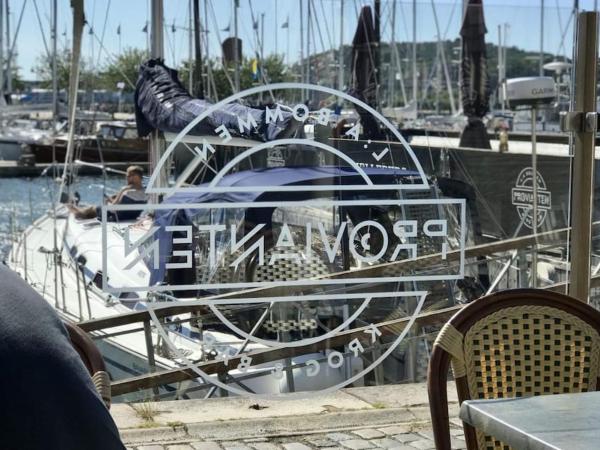 Husbåten Vega 2 Göteborg City : photo 1 de la chambre mobile home