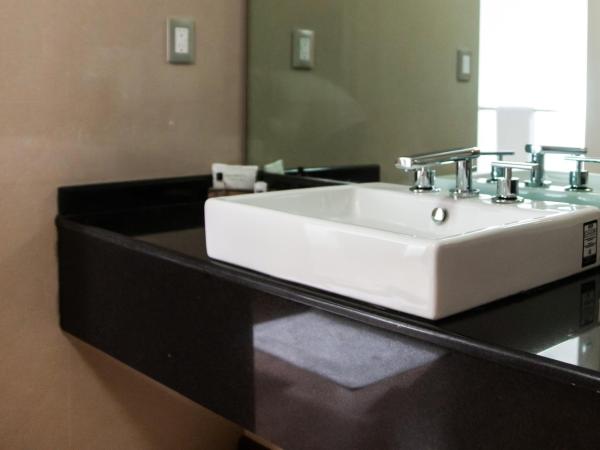 MBM Red Sun Hotel : photo 4 de la chambre chambre lit king-size