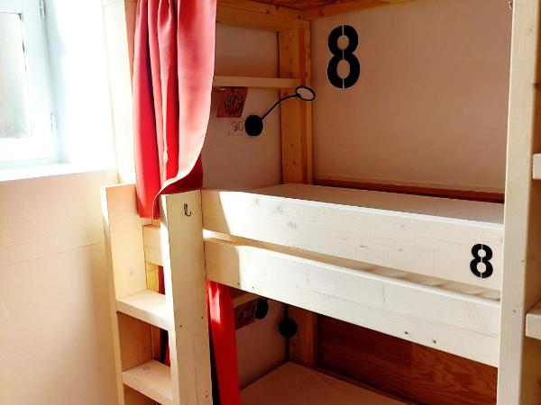 COAST - Utopy Hostel : photo 2 de la chambre lit simple dans dortoir mixte (15 adultes)