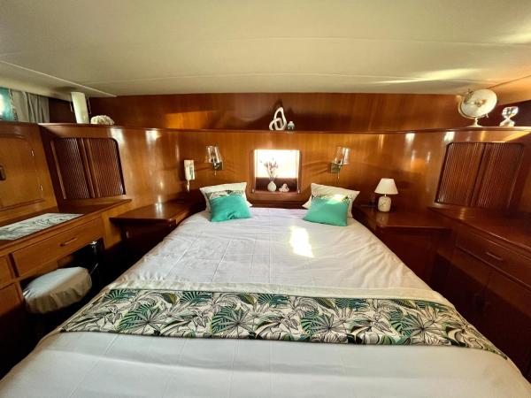 Navi Yacht à Sète, 2 à 8 couchages, privatif : photo 8 de la chambre appartement - vue sur mer