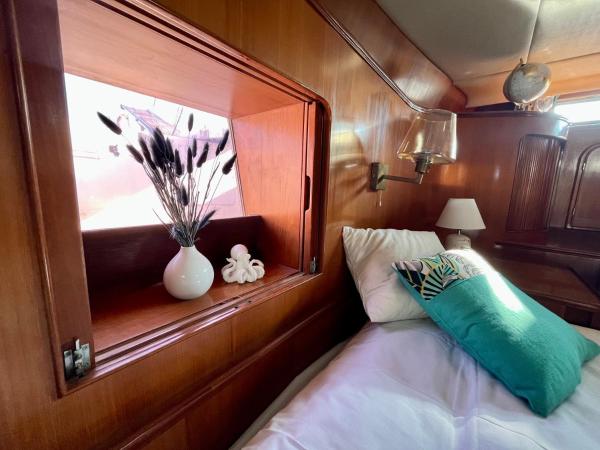 Navi Yacht à Sète, 2 à 8 couchages, privatif : photo 9 de la chambre appartement - vue sur mer