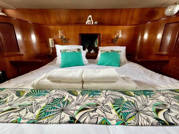 Navi Yacht à Sète, 2 à 8 couchages, privatif : photo 6 de la chambre appartement - vue sur mer