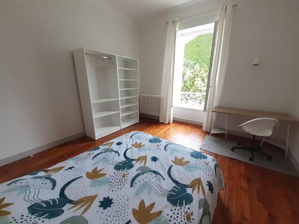 La Maison NP : photo 1 de la chambre chambre double avec salle de bains privative