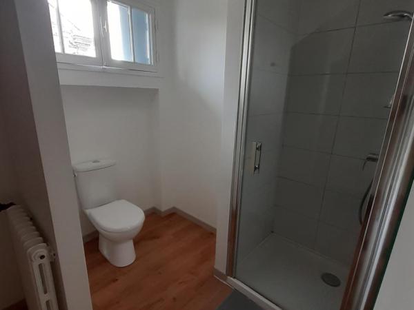 La Maison NP : photo 3 de la chambre chambre double avec salle de bains privative