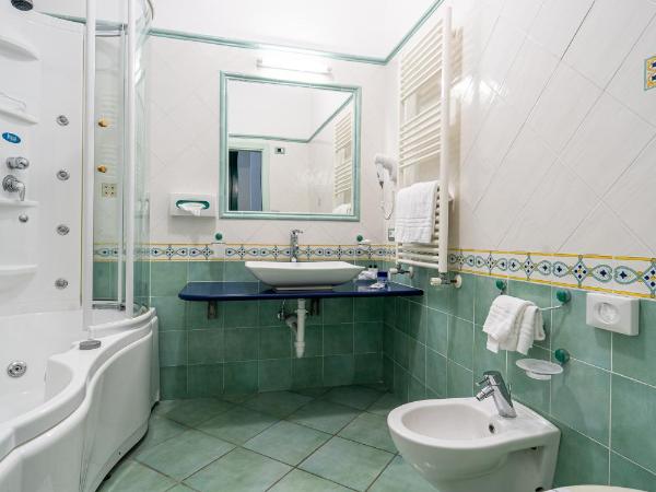 Borgo Romantica - Resort & Spa : photo 5 de la chambre suite junior avec accès au parc thermal - vue sur mer