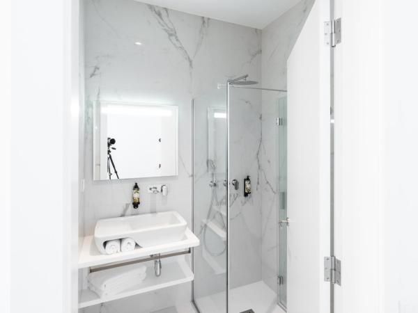 Avenida Viana Boutique Suites : photo 4 de la chambre chambre double avec balcon