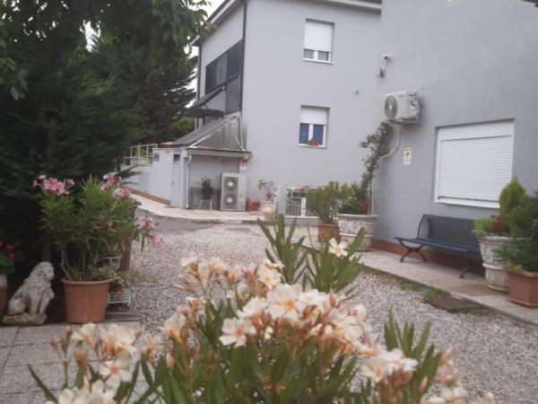 Residenza Le Dimore : photo 10 de la chambre studio avec vue sur jardin