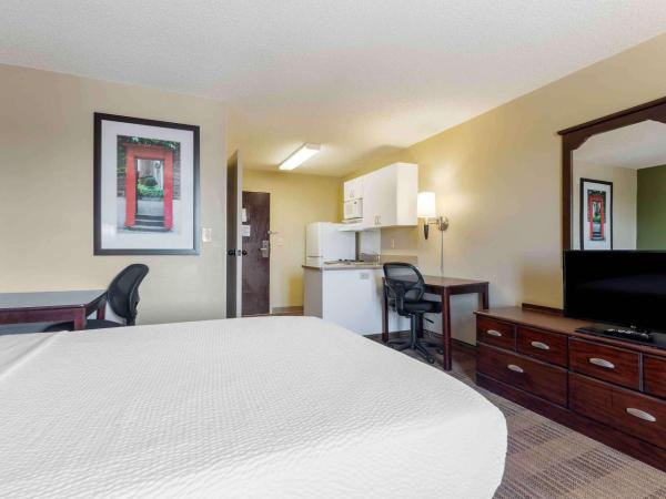 Extended Stay America Suites - Dallas - Greenville Avenue : photo 2 de la chambre studio avec 1 lit queen-size - accessible aux personnes à mobilité réduite - non-fumeurs