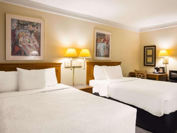 Econo Lodge : photo 1 de la chambre chambre standard lit queen-size