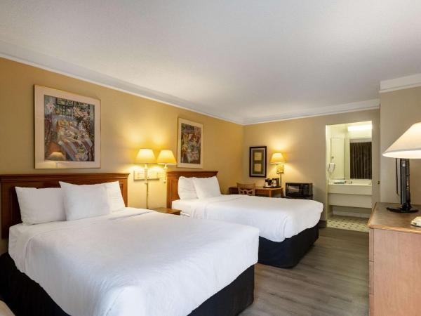 Econo Lodge : photo 4 de la chambre chambre standard lit queen-size