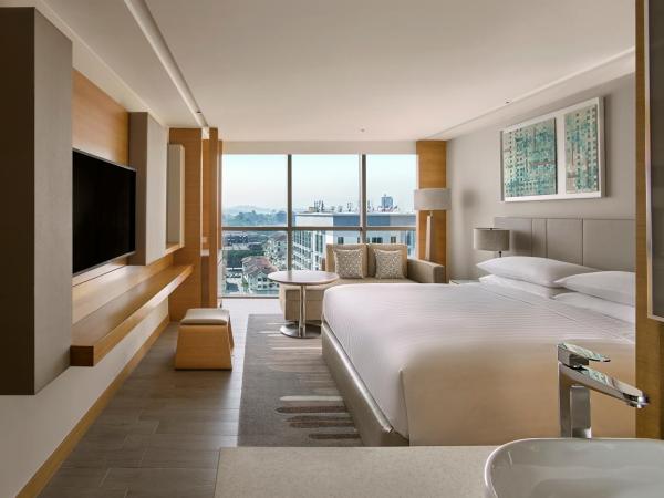 Kota Kinabalu Marriott Hotel : photo 1 de la chambre chambre lit king-size deluxe - vue sur ville