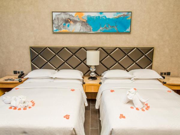 Four Points by Sheraton Hainan, Sanya : photo 1 de la chambre chambre avec 2 lits doubles - vue sur ville