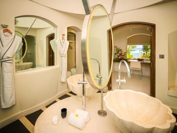 SO/ Sofitel Mauritius : photo 4 de la chambre villa lit king-size so avec jardin privé et petite piscine - côté plage