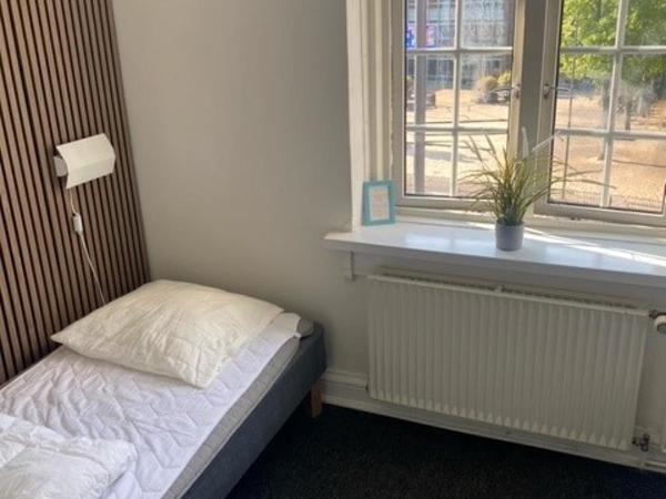 Danhostel Odense City : photo 5 de la chambre chambre triple avec salle de bains privative