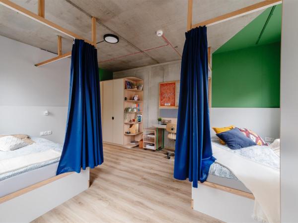 Chillout Dorm Cracow : photo 2 de la chambre chambre lits jumeaux avec salle de bains privative