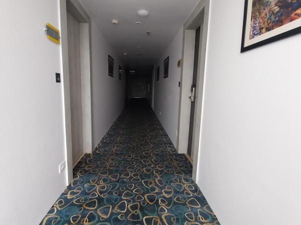 Poiisse : photo 8 de la chambre chambre lit king-size avec balcon