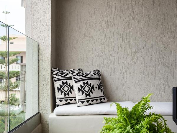 Theartemis Palace : photo 2 de la chambre chambre supérieure - vue sur piscine