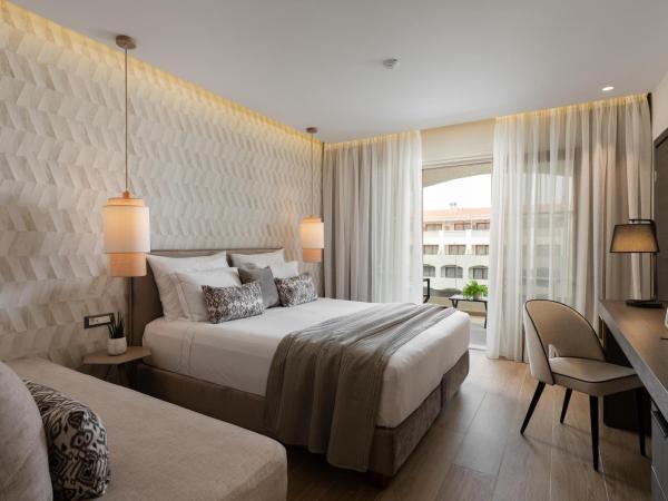 Theartemis Palace : photo 5 de la chambre chambre supérieure - vue sur piscine