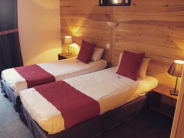 Hôtel Valentin : photo 1 de la chambre chambre triple avec balcon