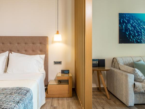 Akti Taygetos - Conference Resort : photo 4 de la chambre suite deluxe - vue sur mer ou jardin