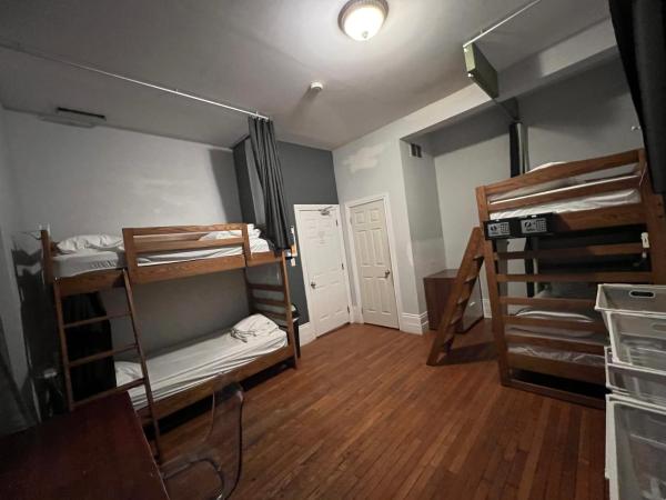 The Clarence Park : photo 9 de la chambre lit dans dortoir pour femmes de 4 lits