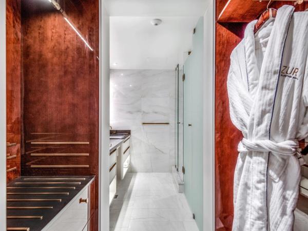 AZUR Legacy Collection Hotel : photo 8 de la chambre chambre supérieure avec 2 lits queen-size