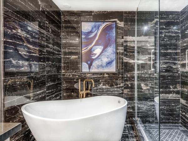 AZUR Legacy Collection Hotel : photo 10 de la chambre suite 1 chambre