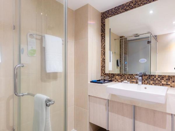 Centara Life Avenue Hotel Pattaya : photo 2 de la chambre hébergement de luxe lit queen-size