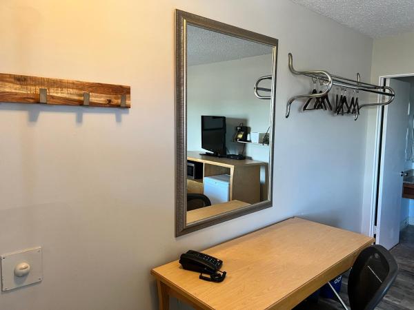 Thriftlodge Saskatoon : photo 5 de la chambre chambre lit queen-size - non-fumeurs