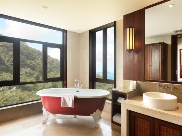 Yalong Bay Earthly Paradise Birds Nest Resort （Mountain Villas) : photo 5 de la chambre phoenix deluxe pool view suite room