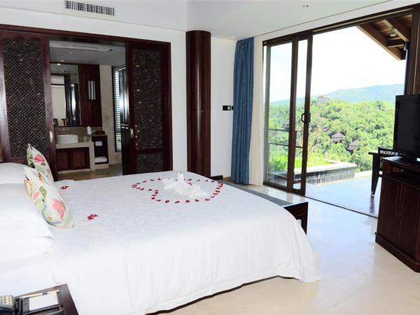 Yalong Bay Earthly Paradise Birds Nest Resort （Mountain Villas) : photo 4 de la chambre phoenix deluxe pool view suite room