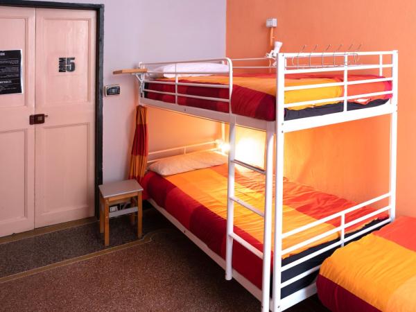 Manena Hostel Genova : photo 1 de la chambre dortoir mixte 