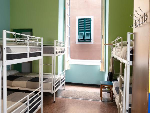 Manena Hostel Genova : photo 3 de la chambre dortoir mixte de 8 lits 