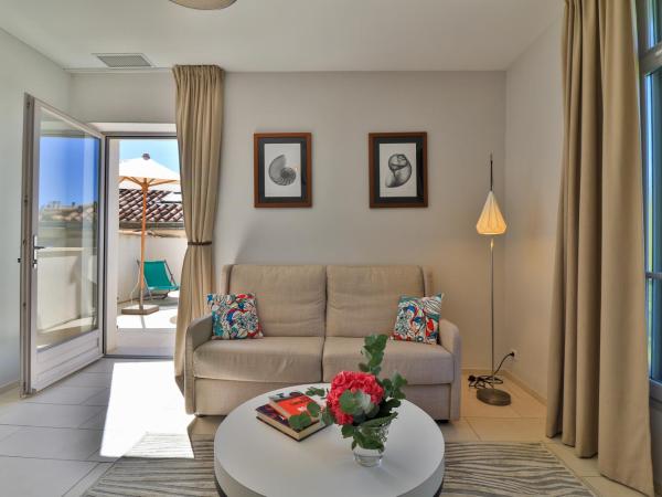 Villa Meridia : photo 7 de la chambre suite 1 chambre lit king-size avec canapé-lit